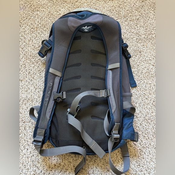 Osprey Daylight 13 L Day Pack Blue and Gray  | outdoors | hiking | camping | - Picture 3 of 6